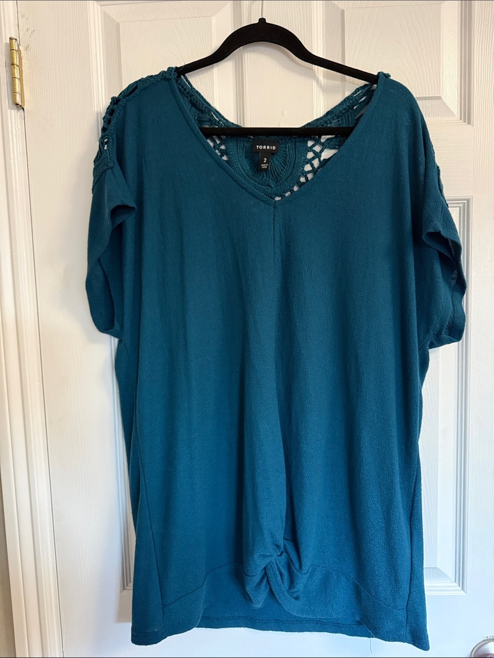 torrid size 2 Teal V-Neck Knit Tunic with Crochet Back